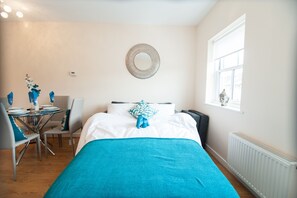 Living area - Station Suites (Watford)