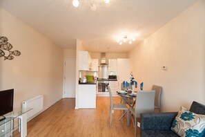 Apartment | Private kitchen - Station Suites (Watford)