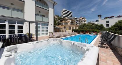 Awesome home in Duce with kitchen