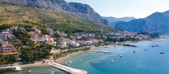 Awesome home in Duce with kitchen