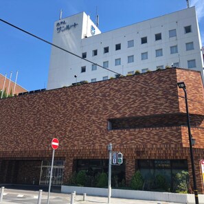 A building with a brick facade and a no entry sign. - Hotel Crown Hills Kamaishi (Kamaishi)