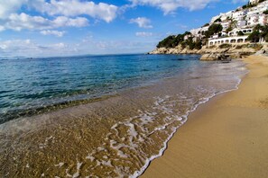 Beach nearby - Rodas II - Three Bedroom Apartment, Sleeps 6 (Roses)