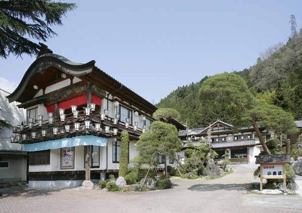 Fachada de la propiedad