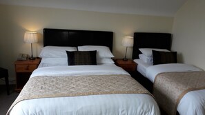 Quadruple Room | Desk, free WiFi - Mountain View Guesthouse (Oughterard)