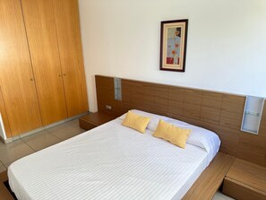 2 chambres, fer et planche à repasser, accès Internet, draps fournis
