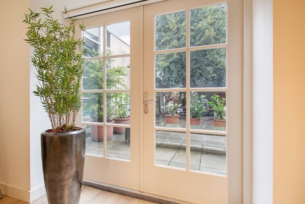 1 bedroom, desk, free cribs/infant beds, free WiFi - Canal Garden Apartment (Utrecht)