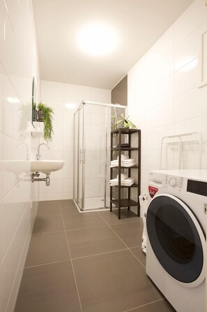 Apartment, 2 Bedrooms (229B) | Bathroom | Shower, free toiletries, hair dryer, towels - Canal Garden Apartment (Utrecht)