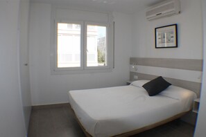 4 bedrooms, internet, bed sheets