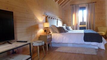 Habitación doble, vista a la montaña | Ropa de cama de alta calidad, edredón y camas con efecto memoria
