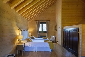Premium bedding, down duvets, memory-foam beds, blackout curtains - Piedrafita Mountain (Biescas)