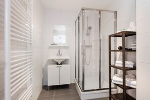 Apartment, 3 Bedrooms (43-BIS-A) | Bathroom