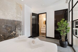 1 bedroom, iron/ironing board, free cribs/infant beds, free WiFi