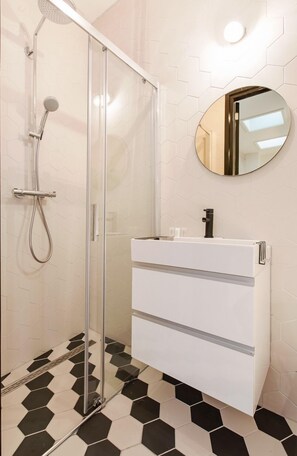 Shower, free toiletries, hair dryer, towels