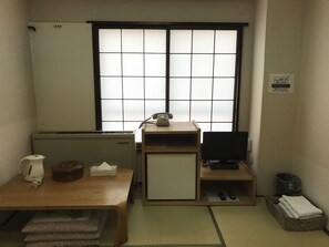 R. Triple Japanese Style Room, Non Smoking, Shared Bathroom | Room amenity - Kinuya Honkan (Tokyo)