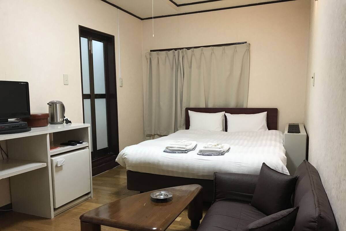 D. Double Room, Smoking, Private Bathroom | WiFi (free)