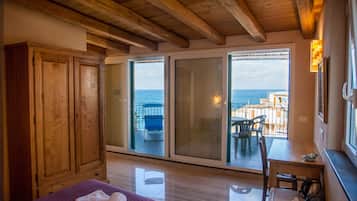 Chambre Double Supérieure, 1 grand lit, terrasse, vue mer | Terrasse/Patio