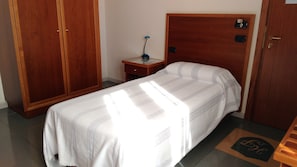 Basic-Zweibettzimmer | Hochwertige Bettwaren, Minibar, Zimmersafe, Schreibtisch