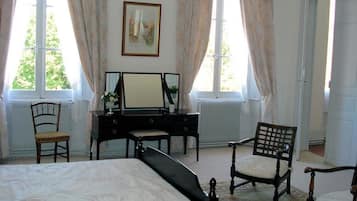 Double Room (Oxford) | Individually decorated, iron/ironing board, free WiFi, bed sheets