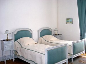 Zweibettzimmer (Venise) | Bügeleisen/Bügelbrett, kostenloses WLAN, individuell dekoriert