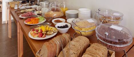 Petit déjeuner buffet (180 CZK par personne)