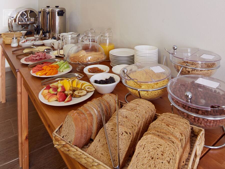 Daily buffet breakfast (CZK 180 per person)