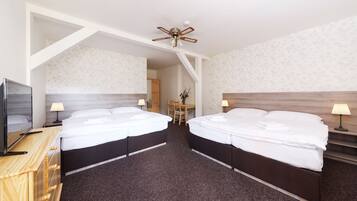 Quadruple Room | In-room safe, free WiFi, bed sheets