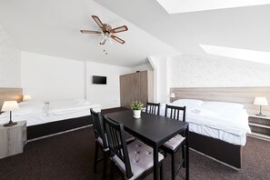 Zimmersafe, kostenloses WLAN, Bettwäsche