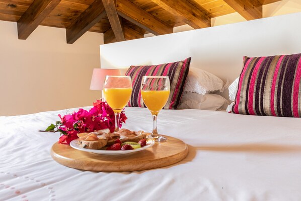 Deluxe-Apartment, 2 Schlafzimmer | Individuell dekoriert, individuell eingerichtet, Bügeleisen/Bügelbrett