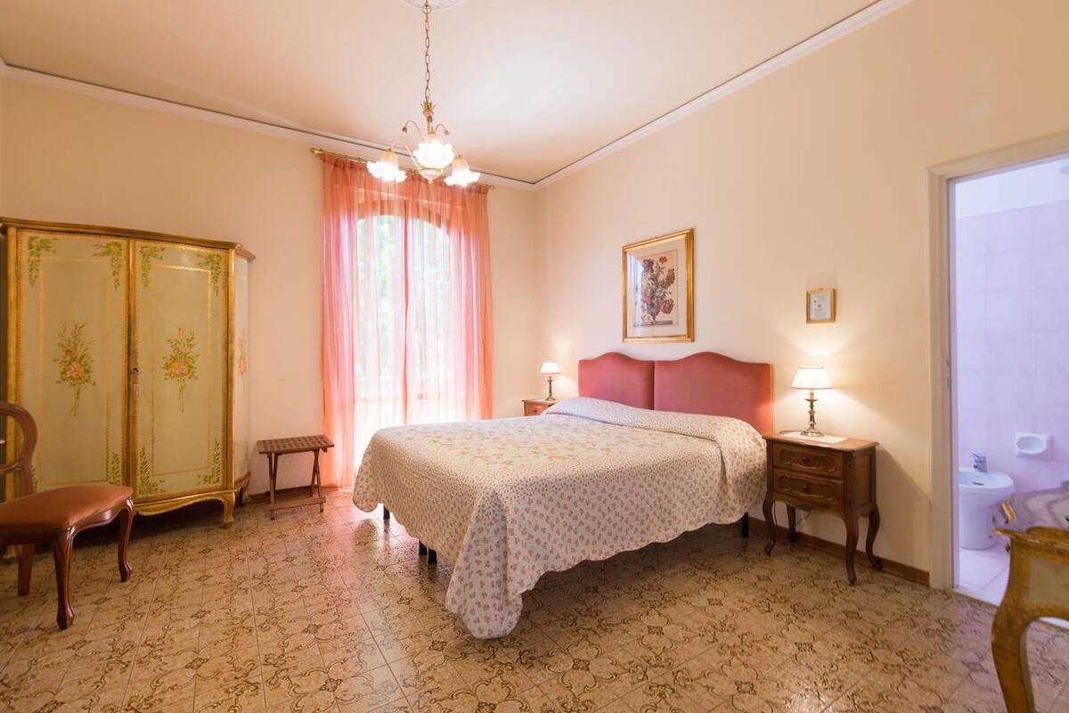 Habitación con 1 cama matrimonial o 2 individuales | Camas extra, wifi gratis y ropa de cama
