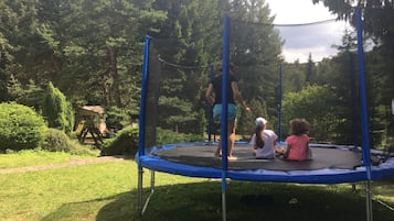 Área de juegos infantiles al aire libre
