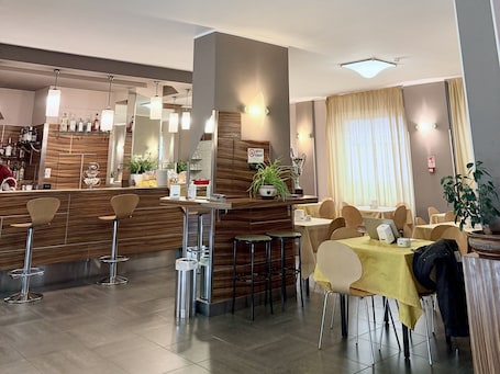 Bar (na propriedade). Hotel Giada