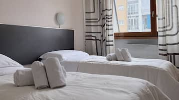 Phòng đôi truyền thống, 1 giường cỡ queen, không hút thuốc, có phòng tắm riêng | Bàn, màn/rèm cản sáng, truy cập Internet không dây miễn phí