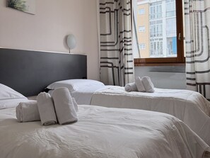 傳統雙人房, 1 張加大雙人床, 非吸煙房, 獨立浴室 | 書桌、遮光布/窗簾、免費無線上網、床單