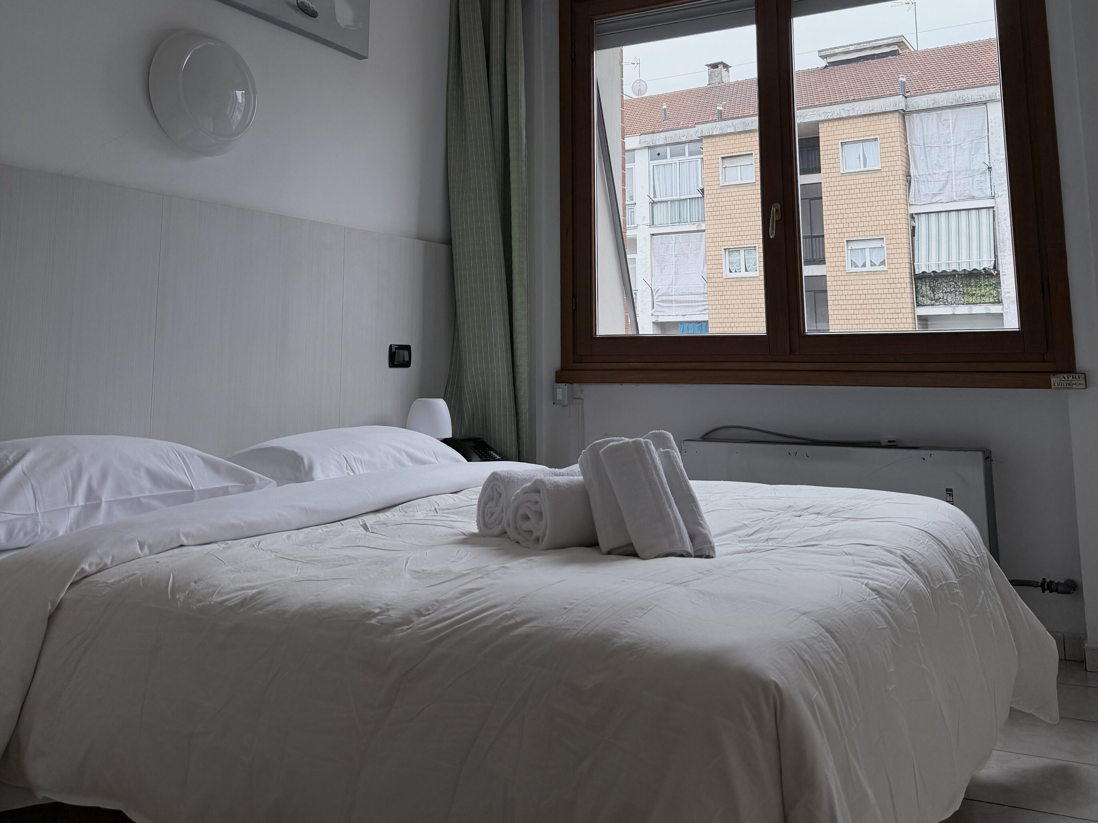 Phòng đôi truyền thống, 1 giường cỡ queen, không hút thuốc, có phòng tắm riêng | Bàn, màn/rèm cản sáng, truy cập Internet không dây miễn phí 