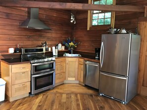 Fridge, microwave, oven, stovetop - COZY CABIN Is A Centrally Located Cabin In The Red River Gorge, Ky (Slade)