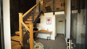 Estúdio superior | Área de estar | TV de tela plana