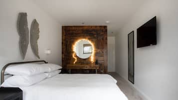 Double Room, Private Bathroom | 1 bedroom, premium bedding, minibar, individually decorated