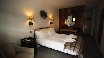 Quarto casal, banheiro privativo | 1 quarto, roupas de cama premium, frigobar, individualmente decorados