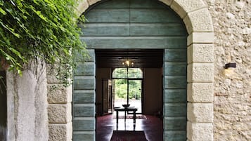 Pintu masuk hartanah