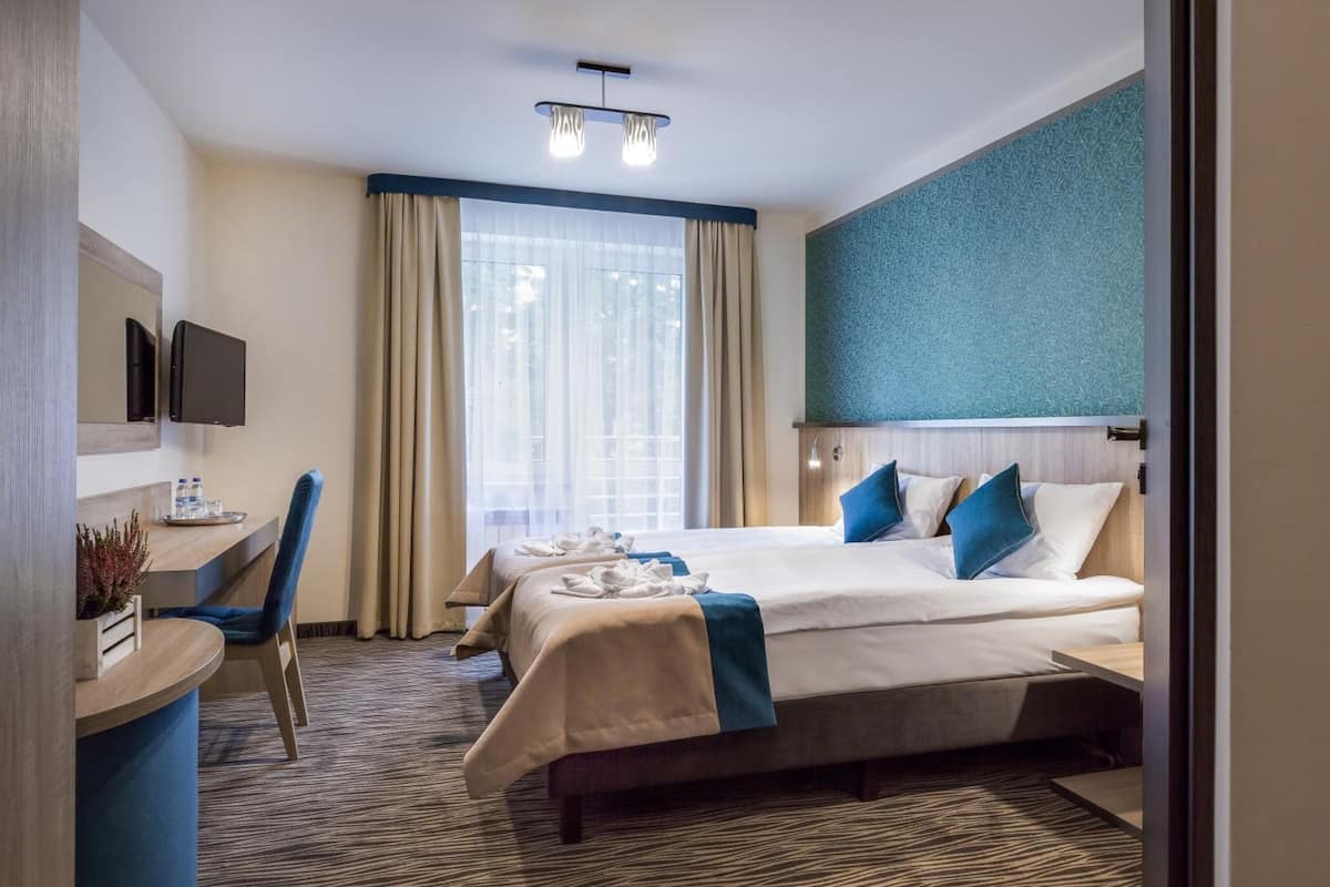 desk, soundproofing, iron/ironing board, free wifi