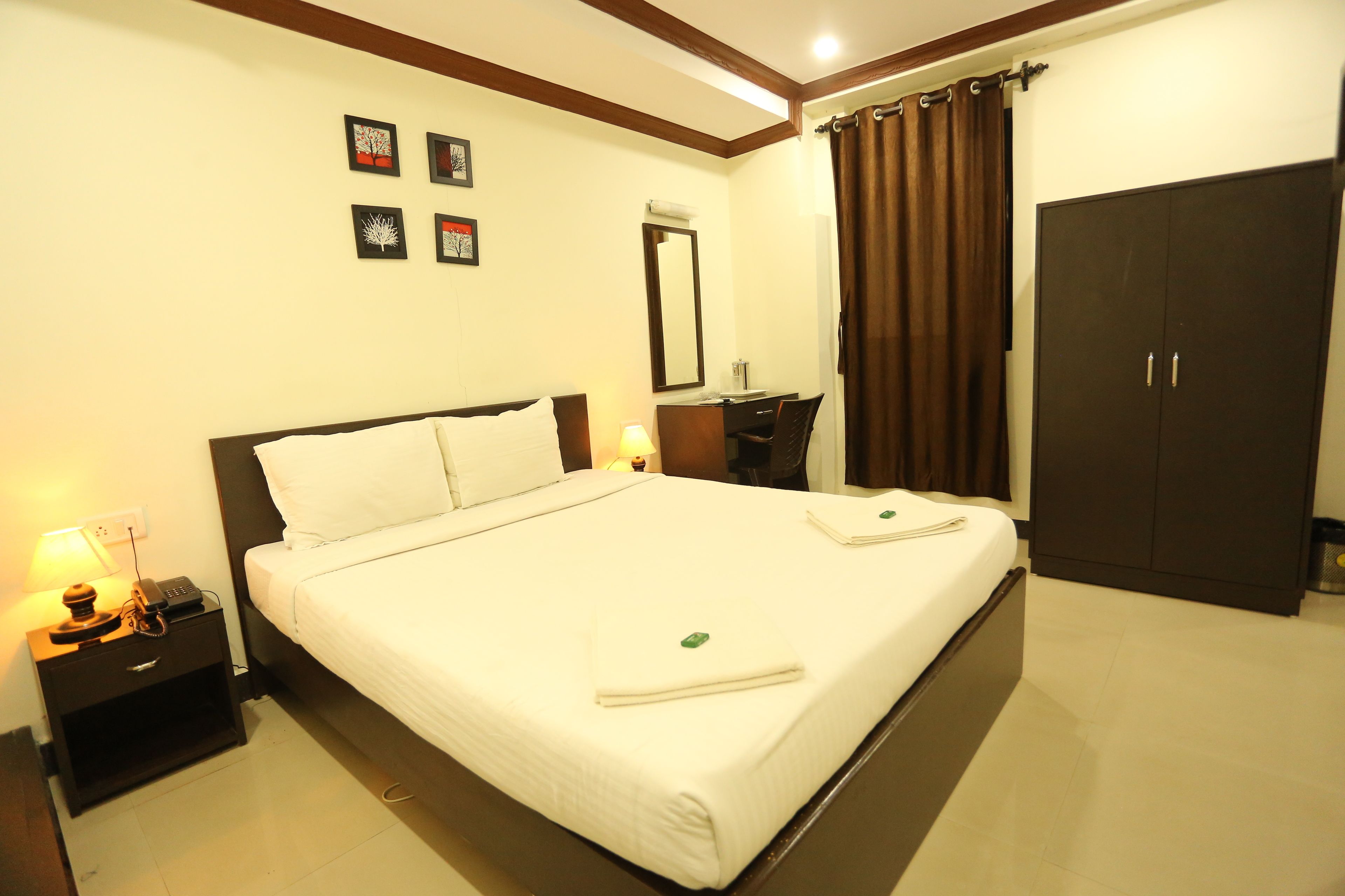 Deluxe Double Room Single Use, 1 Double Bed, Private Bathroom | 1 bedroom, premium bedding, in-room safe, desk