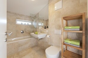 Apartamento Deluxe, 3 habitaciones (incl. cleaning fee) | Servicios del cuarto de baño | Toallas