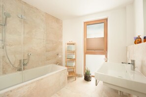 Apartamento, 2 habitaciones (incl. cleaning fee) | Servicios del cuarto de baño | Toallas