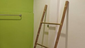 A room with a green wall, a white wall, and a pink tiled floor. - White Square Rayong (Rayong)
