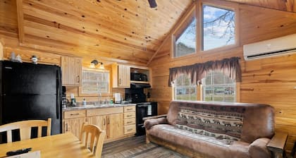 ¡¡¡Nuevo!!! Tiny House Cabin Adventure en el río! Wifi y Firepit / madera gratis !!!