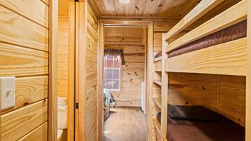 3 soverom, skrivebord, strykejern/-brett og wi-fi