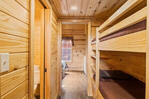 3 soverom, skrivebord, strykejern/-brett og wi-fi