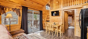 Nieuwe!!! Tiny House Cabin Adventure op de rivier !!! Wifi en Firepit / gratis hout !!!