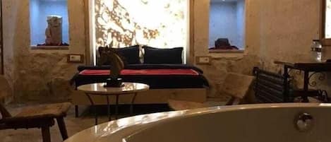 Escritorio, sistema de insonorización y wifi gratis