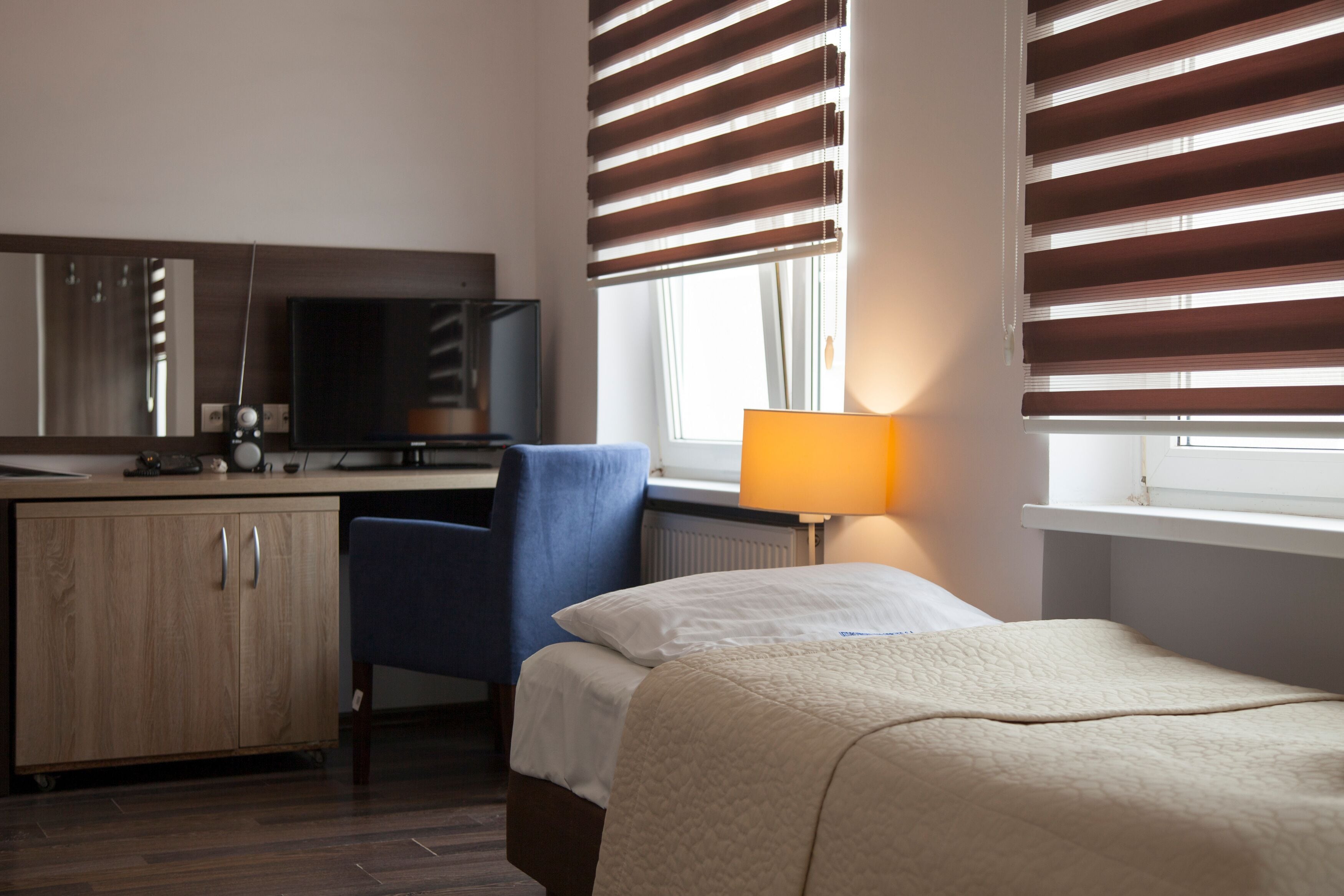 twin room | desk, iron/ironing board, free wifi, bed sheets